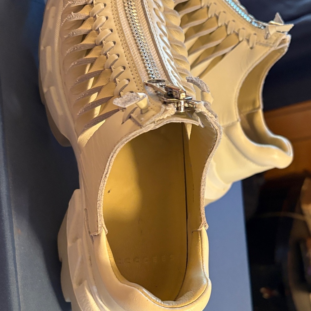 Stylish Cream Women's Shoes - Picture 7 of 7